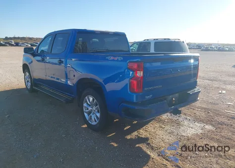 2022 Chevrolet Silverado 1500 4Wd Short Bed Custom z USA, uszkodzony, nr VIN 3GCPDBEK6NG631895